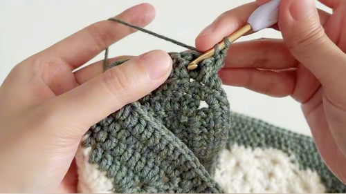 Crochet Snowflake Hat Pattern 7