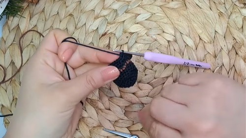 Crochet Snowman Amigurumi Pattern 7