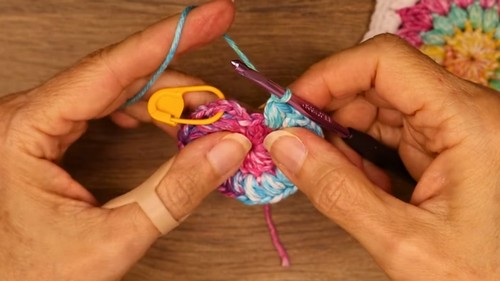 Crochet Sunburst Granny Square Pattern 3