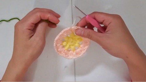 Crochet Sunburst Granny Square Pattern 4