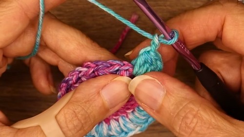 Crochet Sunburst Granny Square Pattern 4