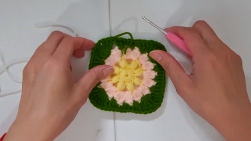 Crochet Sunburst Granny Square Pattern 6