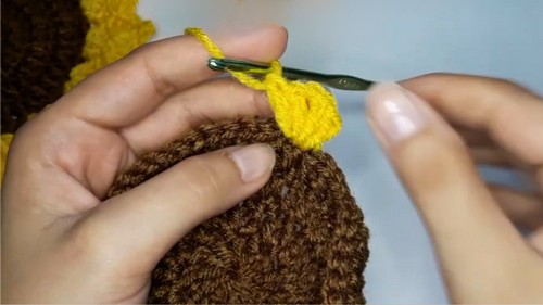 Crochet Sunflower Coasters Pattern 4