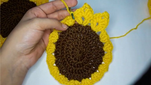 Crochet Sunflower Coasters Pattern 6