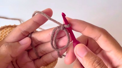 Crochet Sunflower Keychain Pattern 1