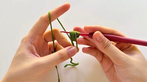 Crochet Sunflower Keychain Pattern 2