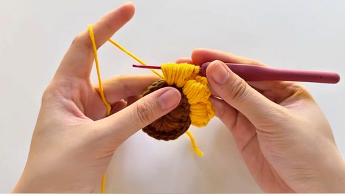 Crochet Sunflower Keychain Pattern 5
