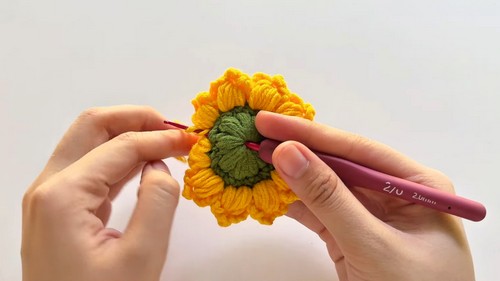 Crochet Sunflower Keychain Pattern 6