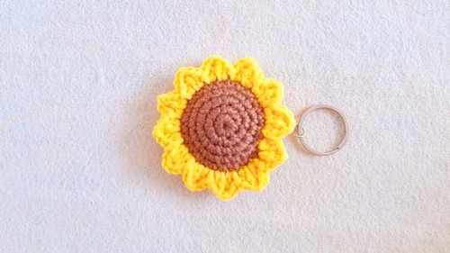 Crochet Sunflower Keychain Pattern 6