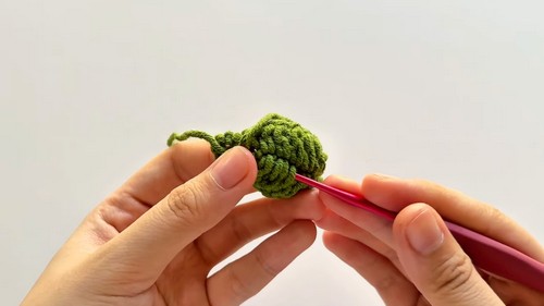 Crochet Sunflower Keychain Pattern 7