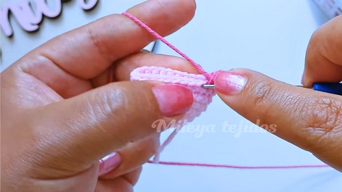 Crochet Tulip Keychain Pattern 3