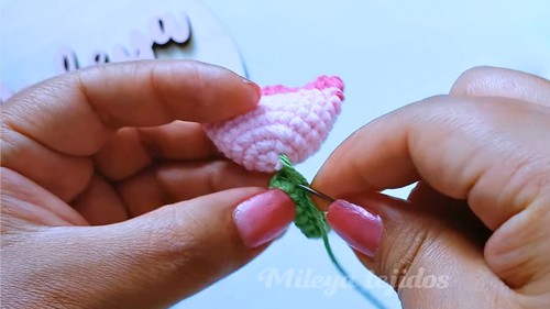 Crochet Tulip Keychain Pattern 6