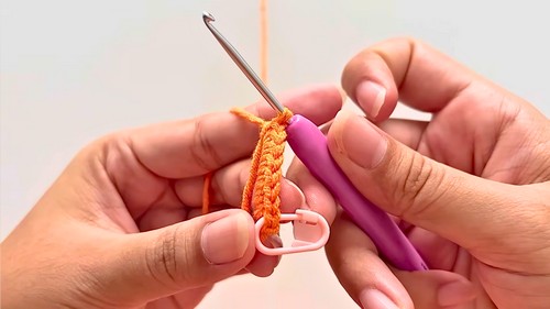 Crochet Winter Cat Head Pattern 1