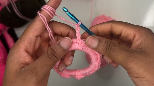Easy Crochet Scrunchie Pattern 3