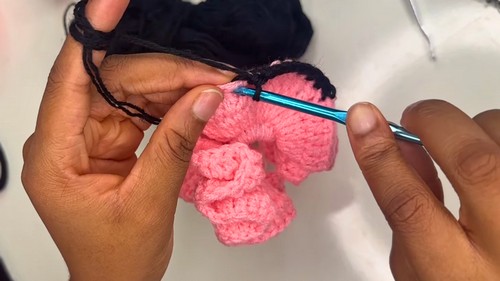 Easy Crochet Scrunchie Pattern 6