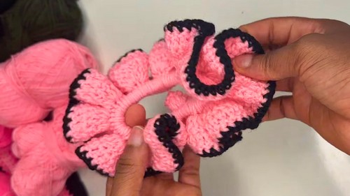Easy Crochet Scrunchie Pattern 7