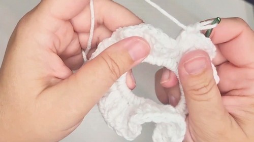Easy Crochet Scrunchies Pattern 5
