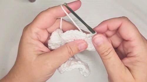 Easy Crochet Scrunchies Pattern 6