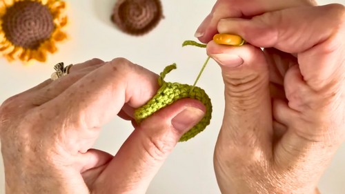 Easy Crochet Sunflower Pattern 4