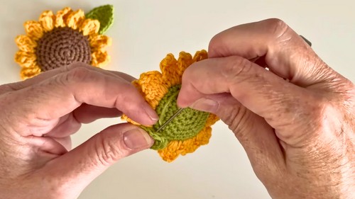 Easy Crochet Sunflower Pattern 7