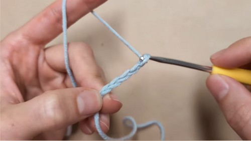 Easy Crochet Winter Hat Pattern 1