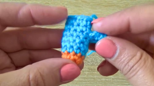 Mini Crochet Christmas Mitten Pattern 5