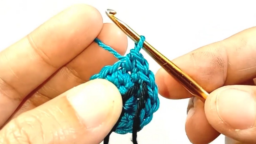 Crochet Mini Shoulder Bag