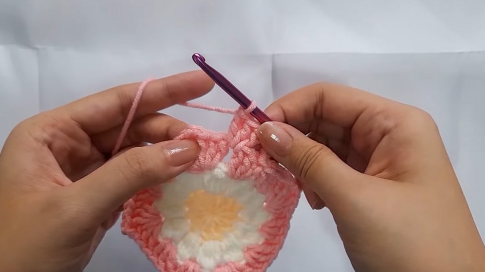 Crochet Daisy Granny Bucket Hat