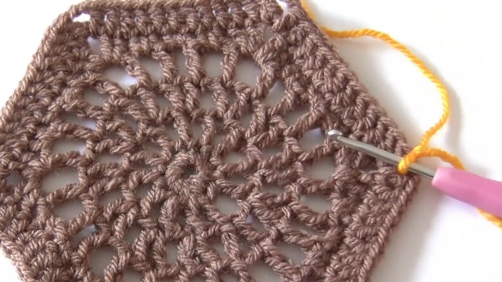 Crochet Flower Bag With Bamboo