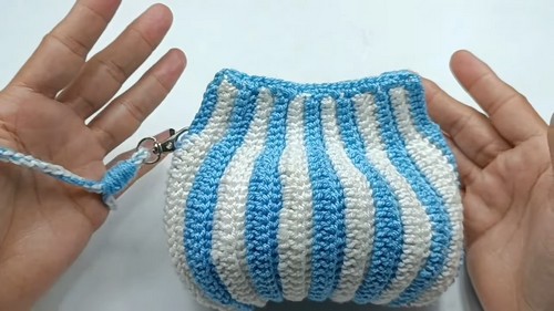 Beautiful Crochet Coin Purse Pattern 9