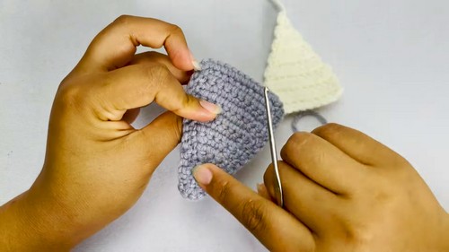 Beautiful Crochet Wolf Hat Pattern 5