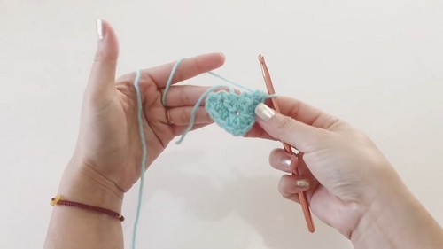 Crochet Baby Bandana Bib Pattern 4