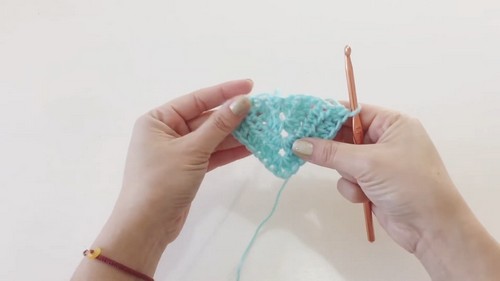 Crochet Baby Bandana Bib Pattern 5