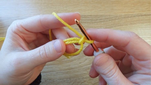 Crochet Bee With Heart Balloon Pattern 1