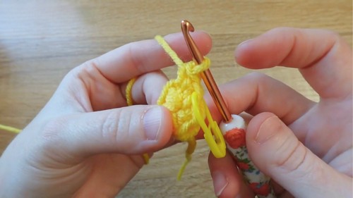 Crochet Bee With Heart Balloon Pattern 2