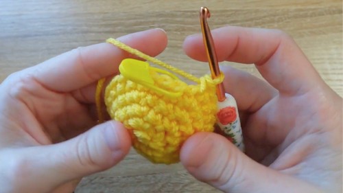 Crochet Bee With Heart Balloon Pattern 3