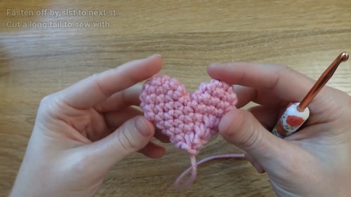 Crochet Bee With Heart Balloon Pattern 8