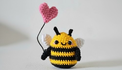 Crochet Bee With Heart Balloon Pattern 9