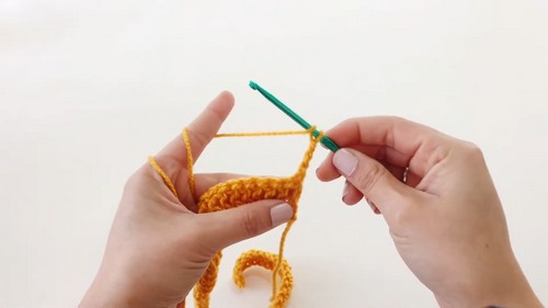 Crochet Bonnet-Style Hat Pattern 3