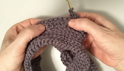 Crochet Bow Neck Warmer Pattern 4