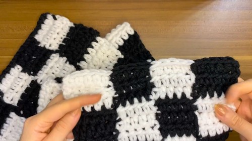 Crochet Checkered Scarf Pattern 7