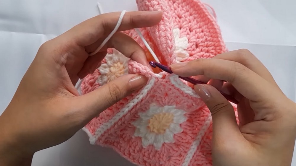 Crochet Daisy Granny Bucket Hat