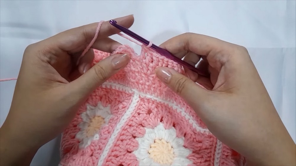Crochet Daisy Granny Bucket Hat