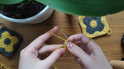 Crochet Flower Granny Square Pattern 1