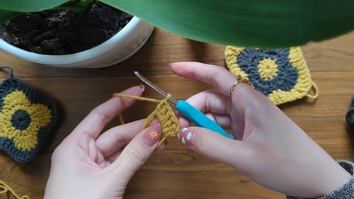 Crochet Flower Granny Square Pattern 2