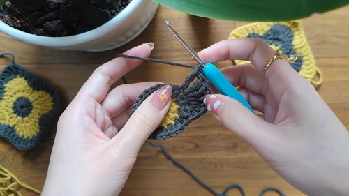 Crochet Flower Granny Square Pattern 5
