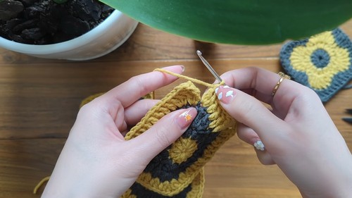 Crochet Flower Granny Square Pattern 7