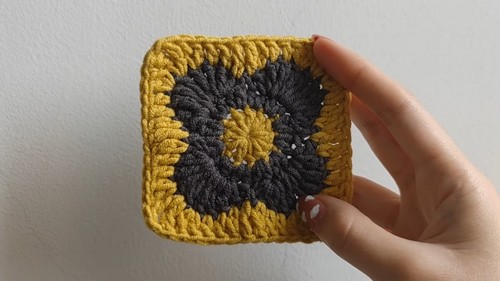 Crochet Flower Granny Square Pattern 8