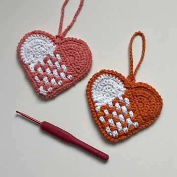 Crochet Heart Shaped Mini Pouch Pattern 10