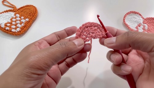 Crochet Heart Shaped Mini Pouch Pattern 3